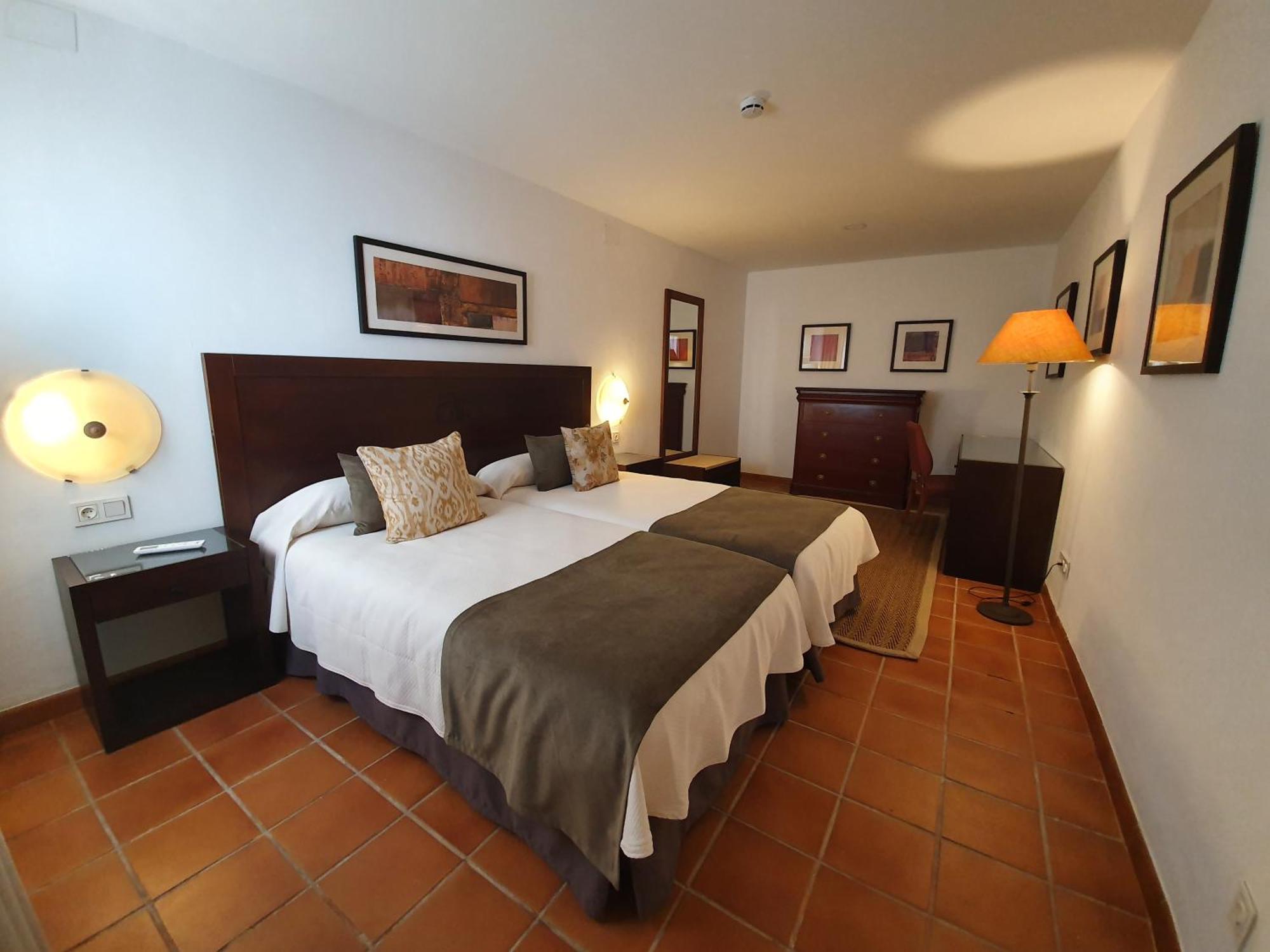Hotel-Restaurante Casa Garcia Almonaster La Real Bagian luar foto